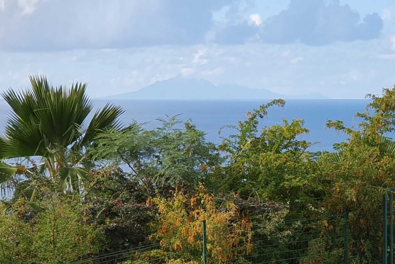 Vue sur l'île de Monserrat
